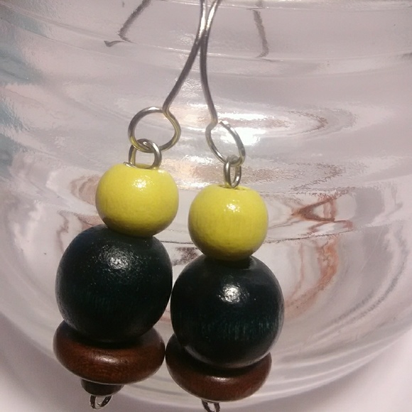 Earrings - Picture 1 of 1